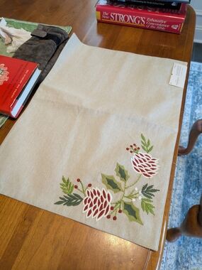Threshold Neutral Beige Placemat - Single Machine-Washable Mat Christmas Berries